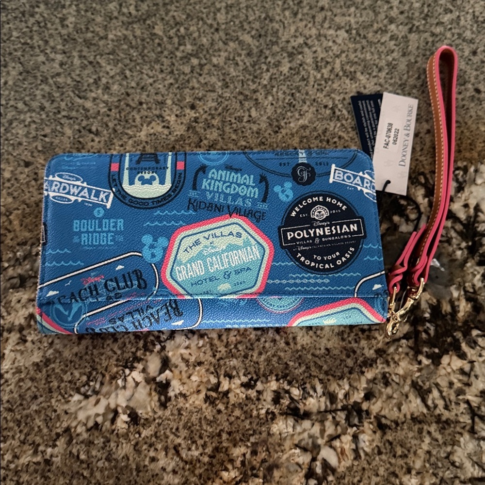 Dooney & Bourke Disney DVC Vacation Club Wristlet Wallet NWT! - Picture 3 of 7